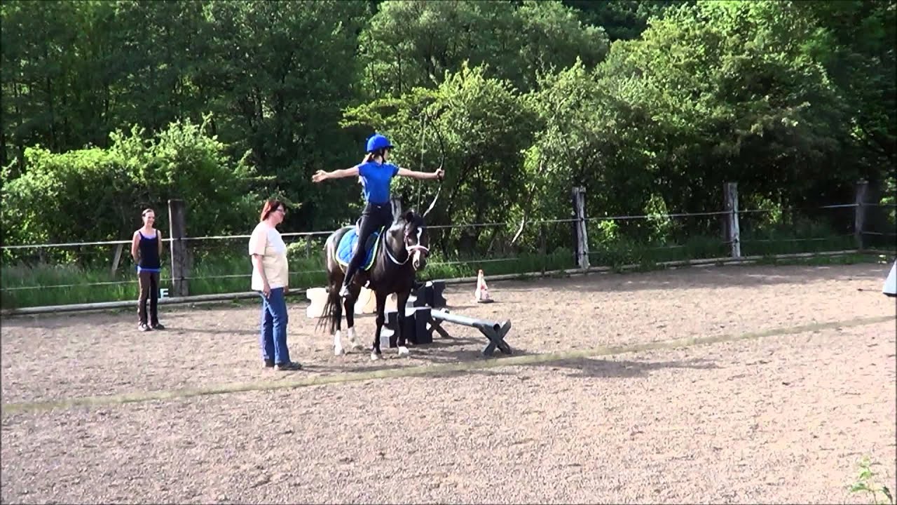 Bogenschießen, 1ter Versuch / tir à l'arc à cheval, premier essai - 7.6.2015