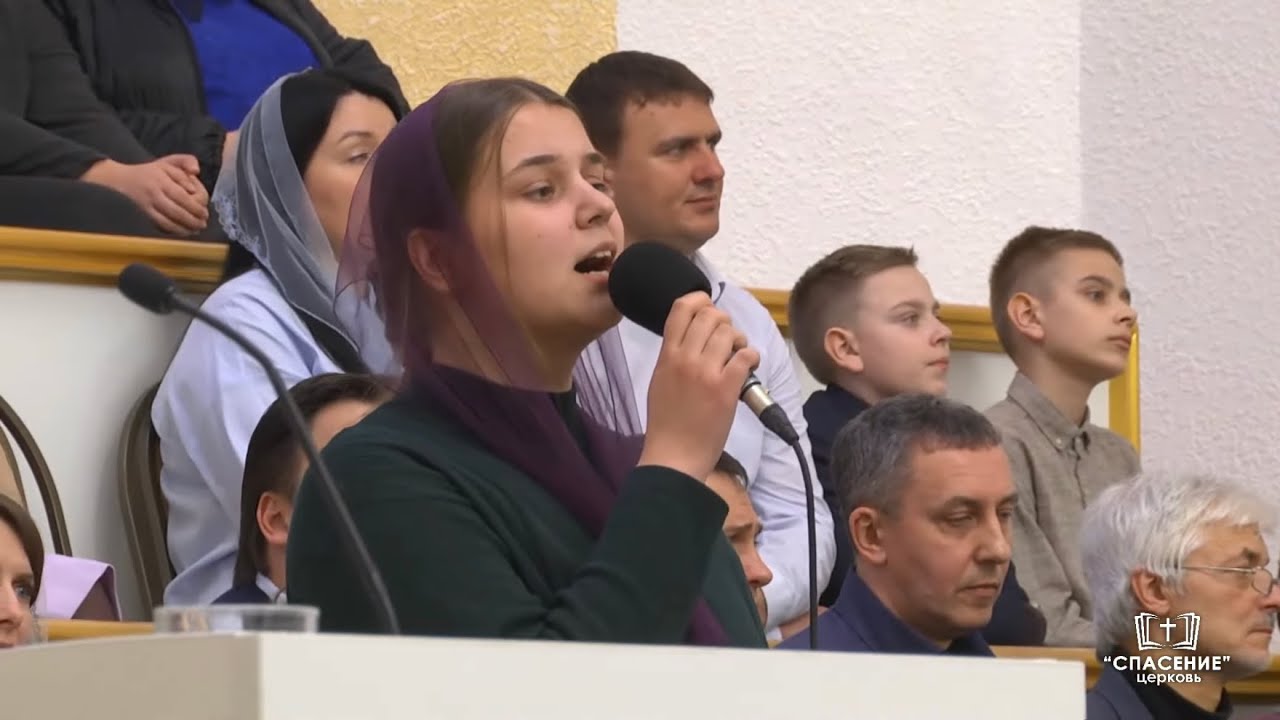 У креста положу