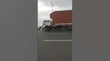 Tata Container Truck hyundai Cars 10 Wheeler on bridge