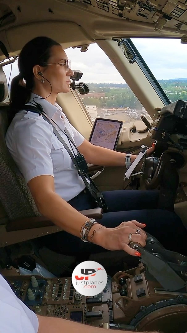 Ice Boeing 757 - YouTube