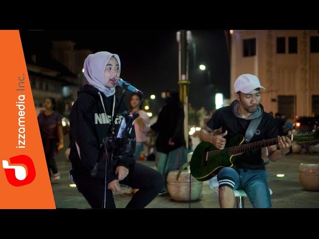 Dhyo Haw - Ada Aku Disini Live Cover KM 0 Jogja by Ziee feat. Tofan class=