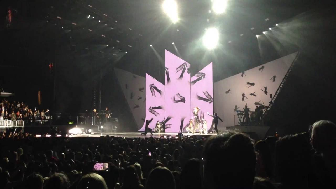 Selena Gomez - Hands to Myself (Live @ Staples Center, Los Angeles)