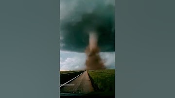Fenomena angin tornado yang mengerikan