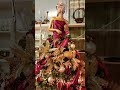BELLA MUJER-ÁRBOL DE NAVIDAD / GARDEN CENTER FREDESVAL / Burgos