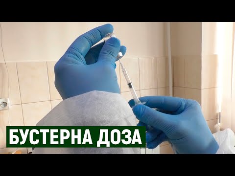 48 людей отримали три дози вакцини від COVID-19 в Ужгородській поліклініці