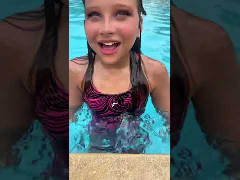 MAKE AZUL NA PISCINA #shortvideo #shorts