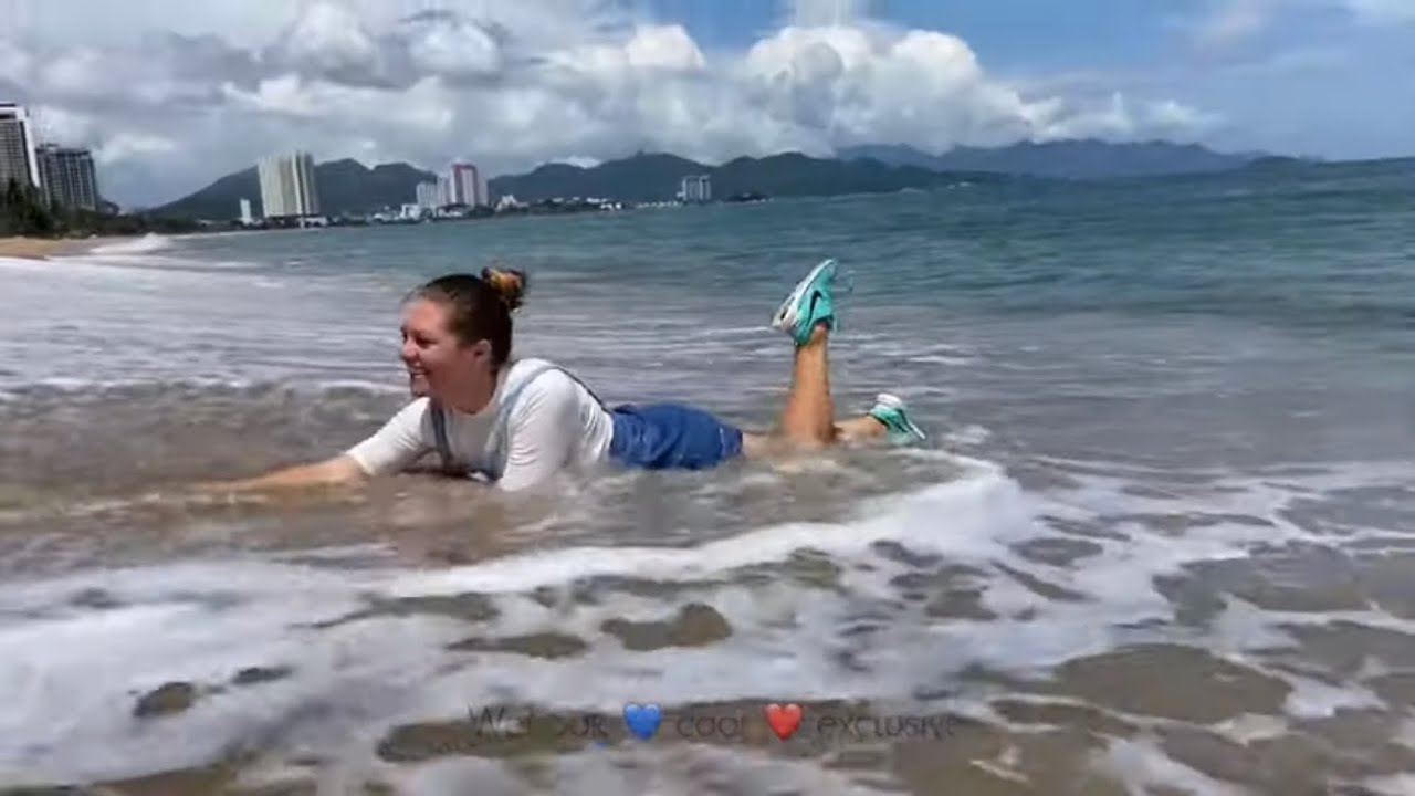 👀OMG!😱 Huge waves! Wet denim skirt, wet Nike sneakers, wet white t-shirt 💦💦 Wetlook • wet jeans
