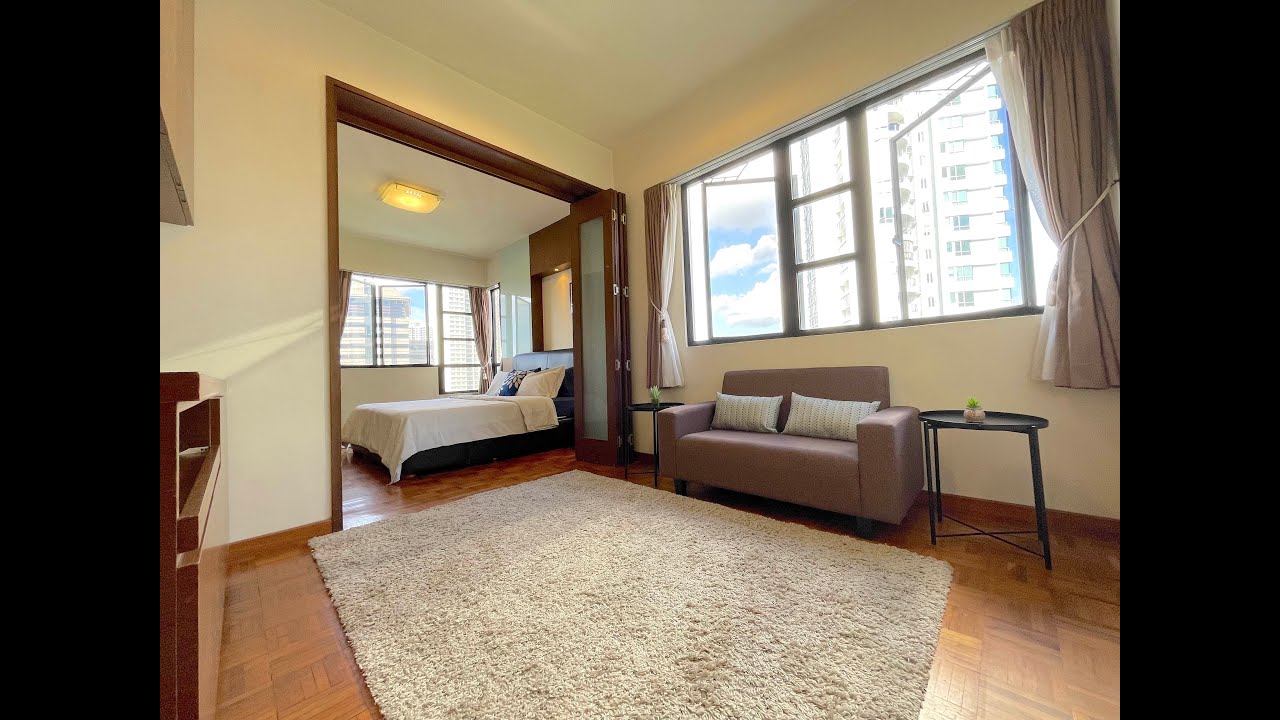Huge StudioEsque Master Bedroom Central Green Condo 3 mins walk to