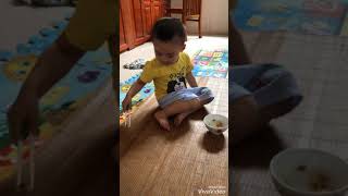 Bé tập dùng đũa || ăn dặm kiểu Nhật || dạy trẻ thông minh sớm