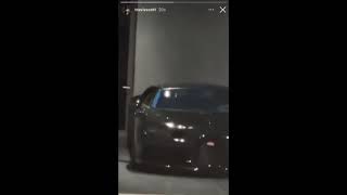 Travis Scott mostrando seu Bugatti Chiron
