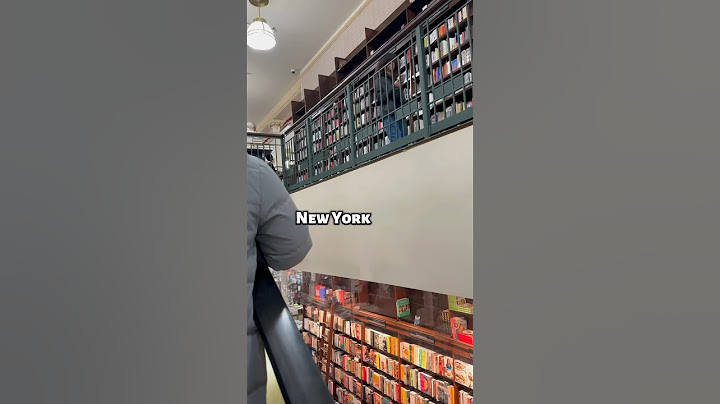 I went to the largest Barnes and Noble in the world 🌎📚🫶🏽 #booktube #booktok #bookhaul #books