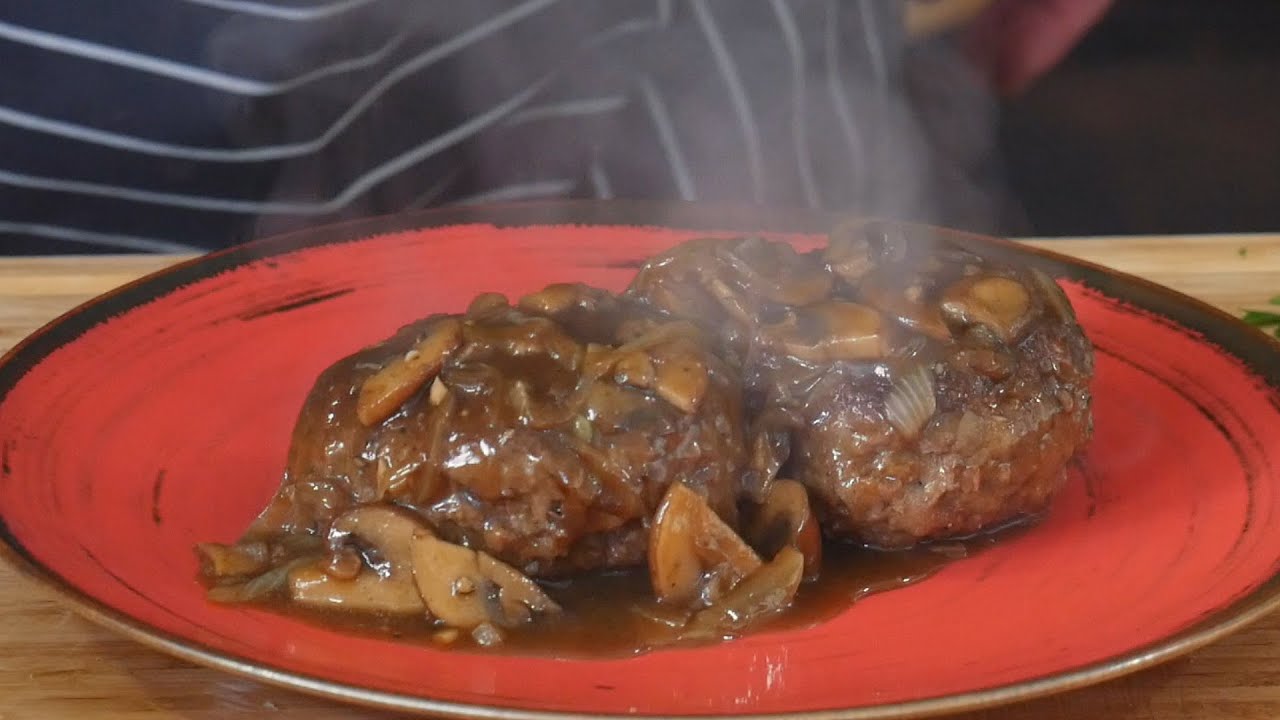 Duszone kotlety wołowe w sosie piwnym z dodatkiem pieczarek / Oddaszfartucha