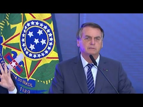 Bolsonaro sugere que China criou pandemia para lançar uma 'guerra química' | AFP