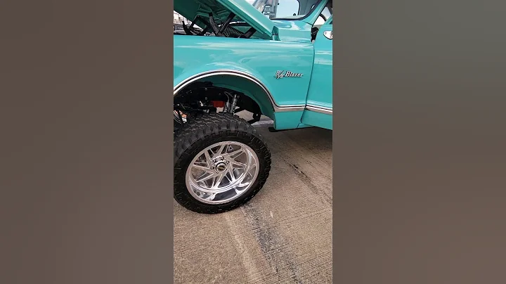 The new Chevy Blazer could never compare to this K5 Blazer.!