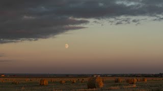 Восход и Заход луны Tracking timelapse of the moon, moonrise and moonset