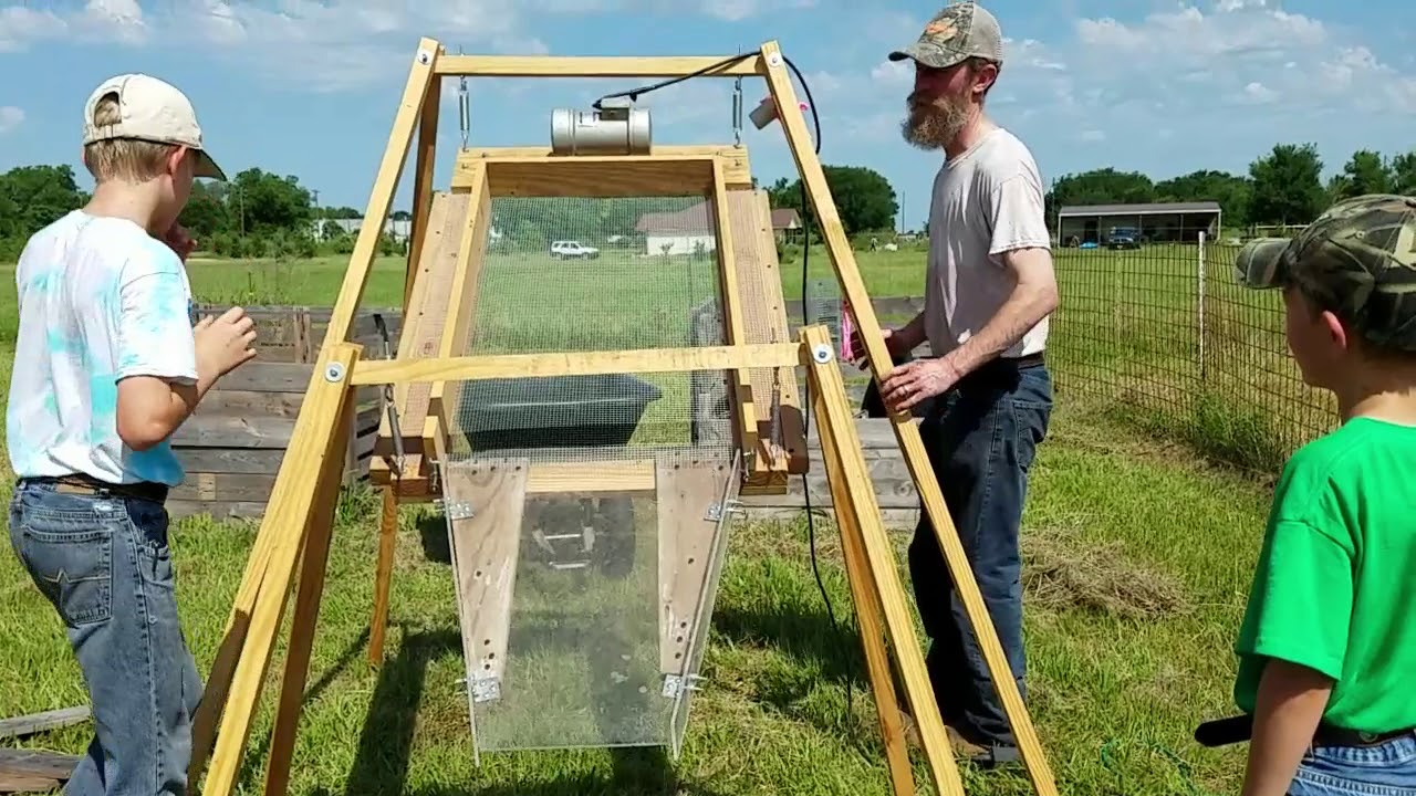 "Spider" DIY Compost Sifter, Fine Screen Demo - YouTube