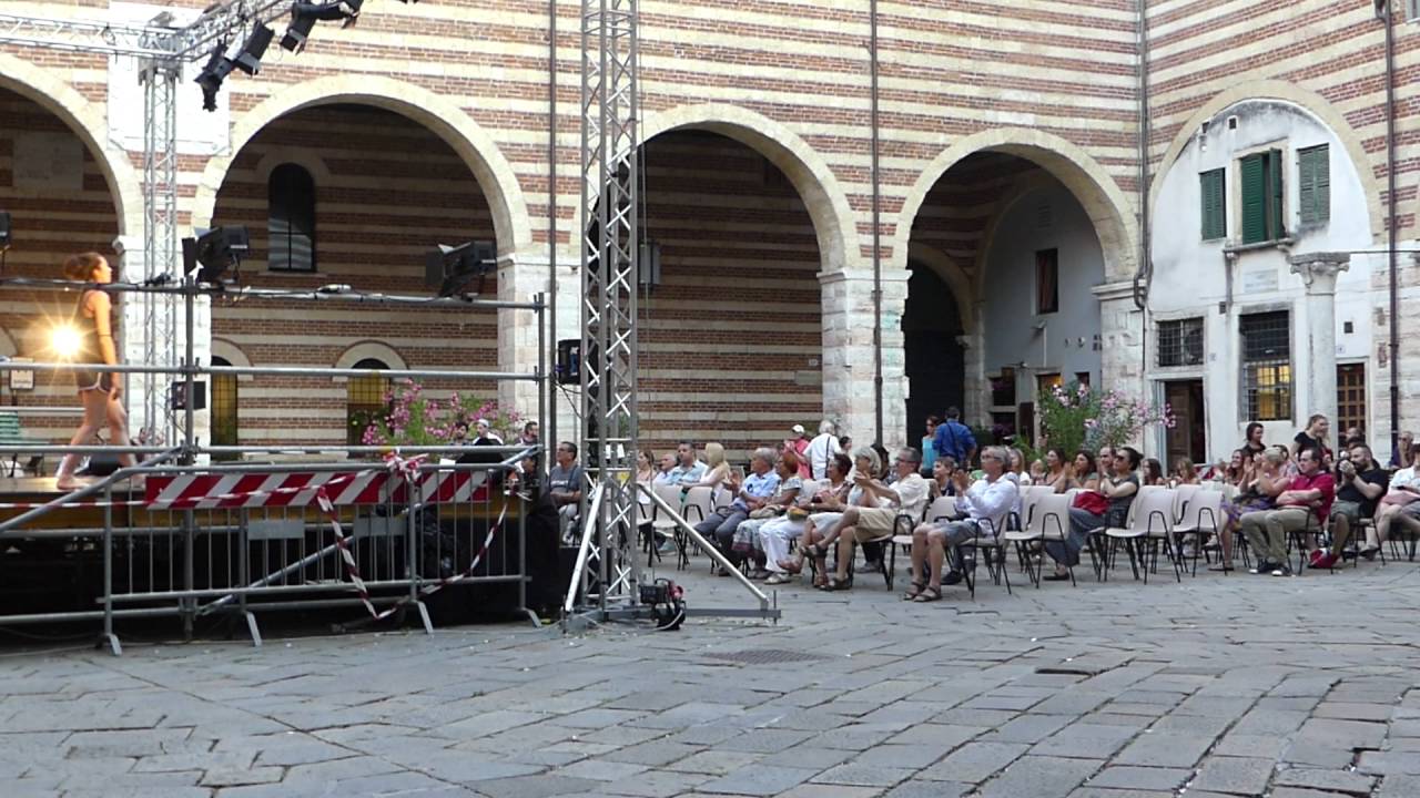 dismappa Verona - Fabula Saltica, Applausi alle prove