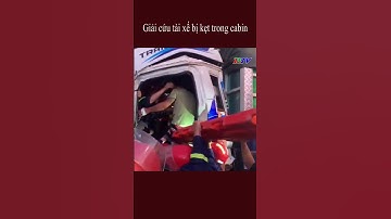 Giải cứu tài xế kẹt trong cabin  #shorts