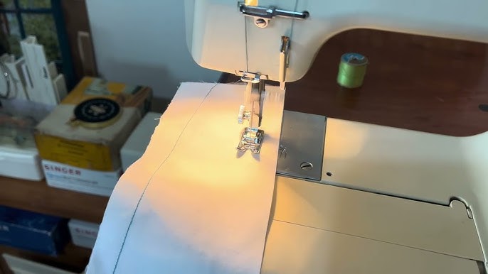 Patchouli Moon Studio: Singer Merrittlock 14 U44B Overlock Machine