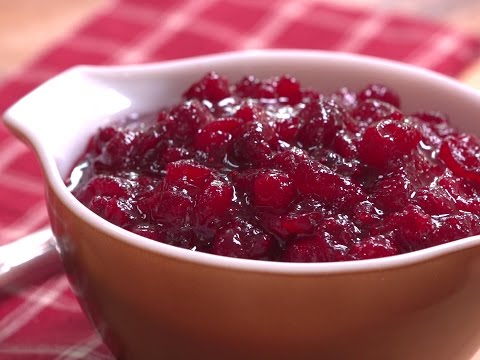 HOW TO MAKE CRANBERRY SAUCE