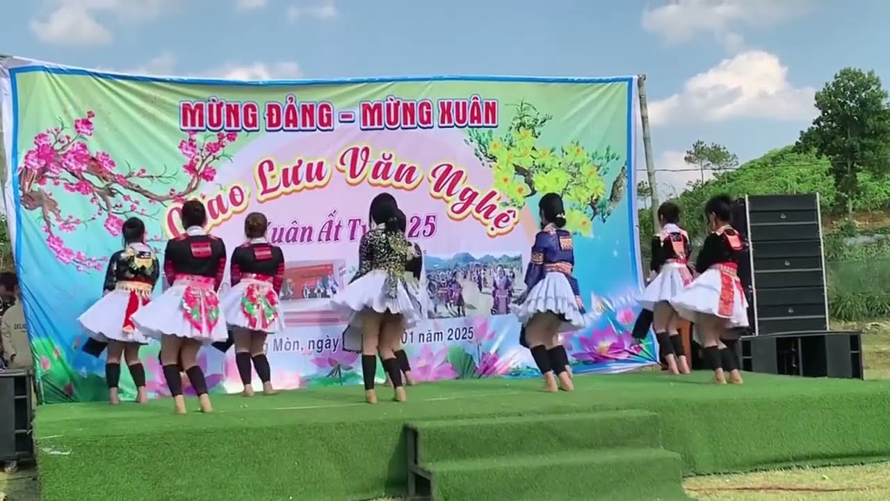 nkauj hmoob  seev cev  haib tia tia xyoo tshiab  2025