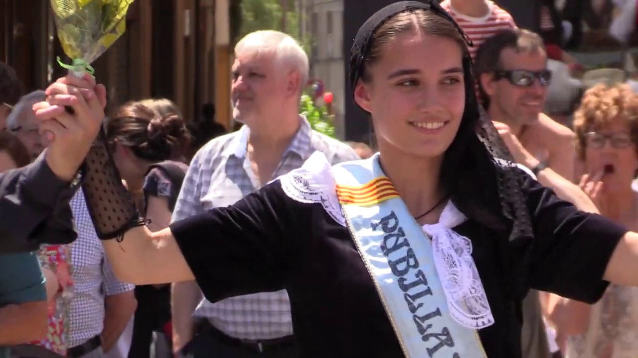 Ball dels gegants i la tradicional sardana Adéu, Vila d’Olot en la festivitat de Corpus