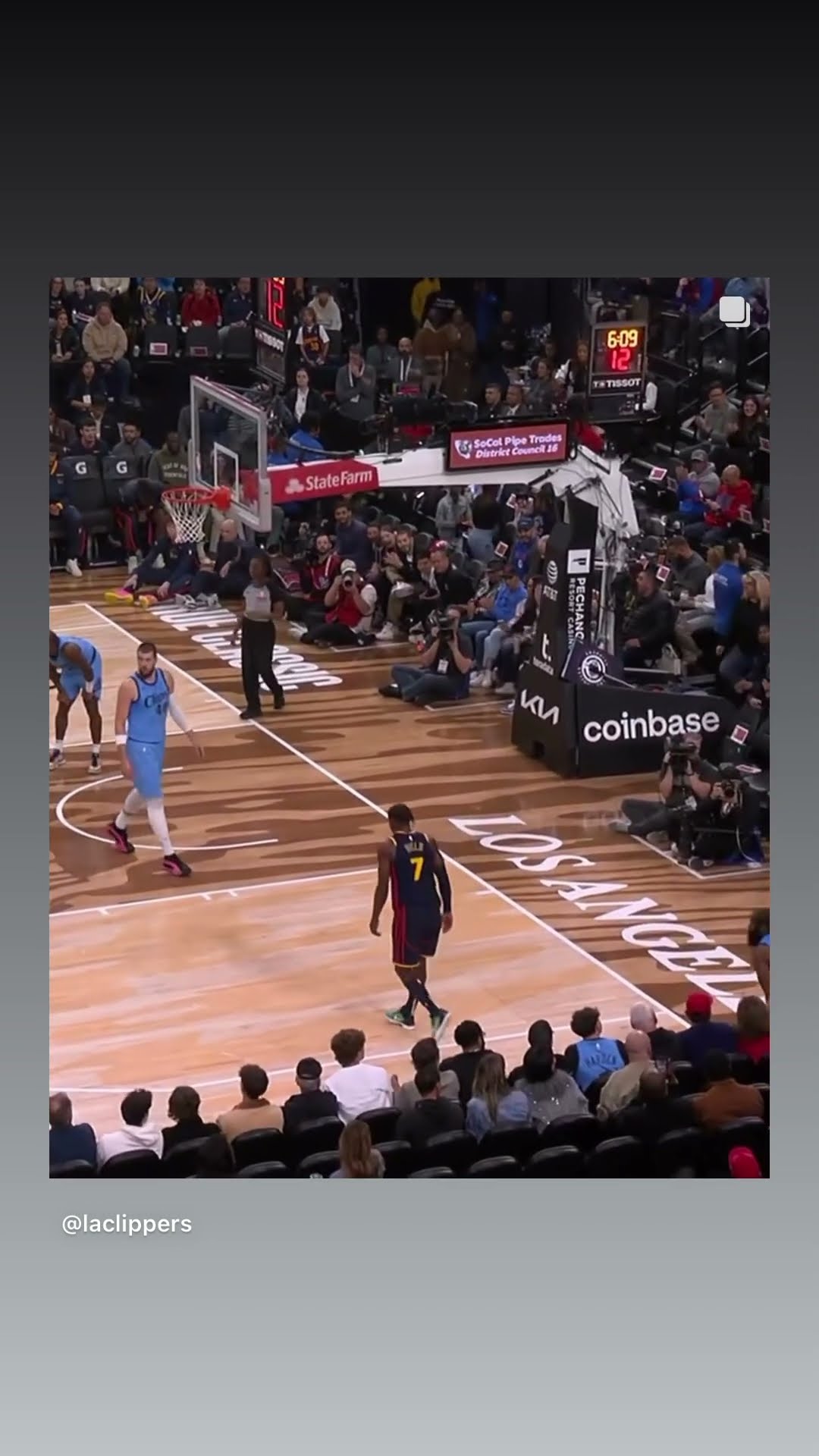 He swatted it #hoodnews #jamesharden #clippers #warriors #basketball #defense #omg #how #wow #block