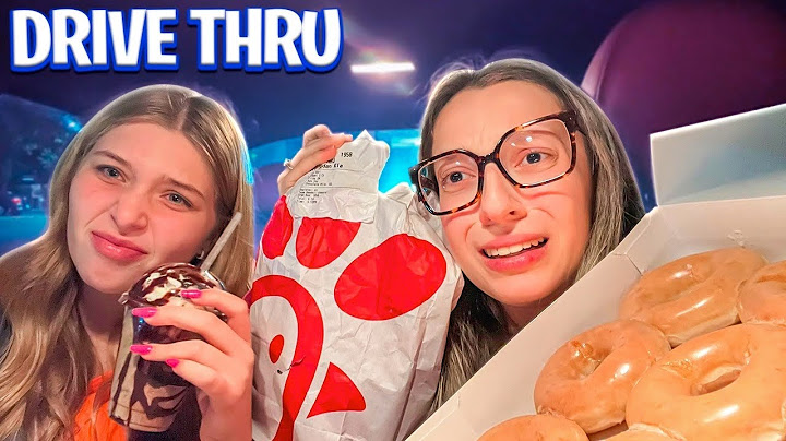 PEDINDO E COMENDO TUDO QUE A PESSOA DA FRENTE PEDIU NO DRIVE THRU COM MINHA AMIGA MARIA