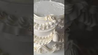 تزيين كيكة الزواج صغيرة و كلاسيكية بالكريمة البيضاء  ( كيك ديكور بالكريم شانتييي) - Cake Decor