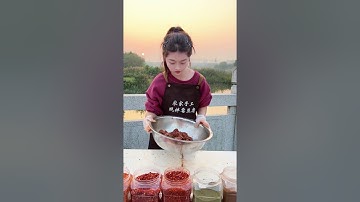 The freshly mixed handmade moldy tofu after fermentation is fresh spicy and appetizing fra