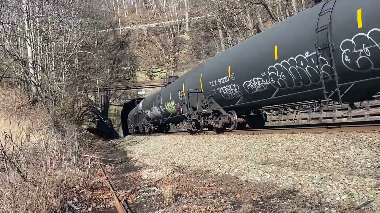 Watching Norfolk Southern Trains At ￼Mohegan Tunnel 