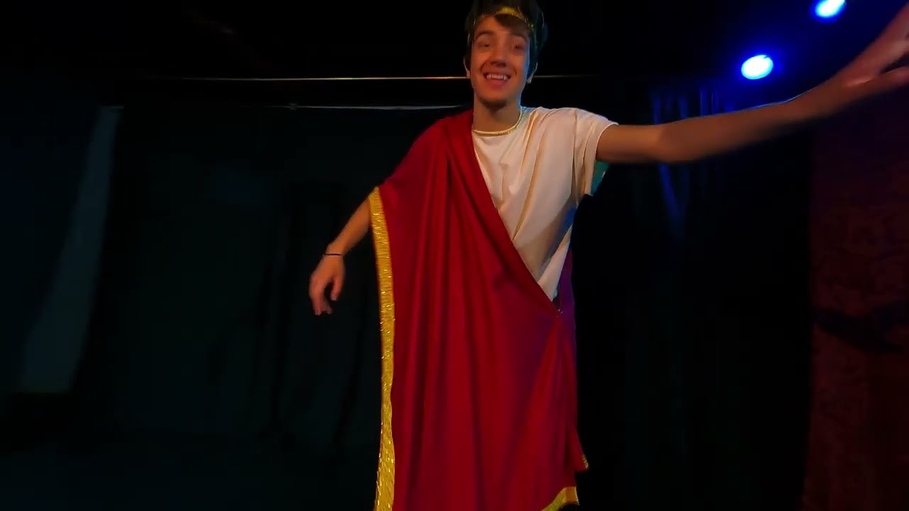 Entrevistas al elenco de la comedia griega Las Asambleístas de Aristófanes: Rounal Corruyo.