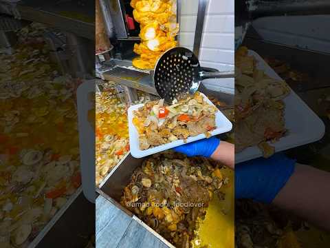 با نفری کمتر از سیصد تومن این حجم دنر رو بخور دیگه چی میخوای