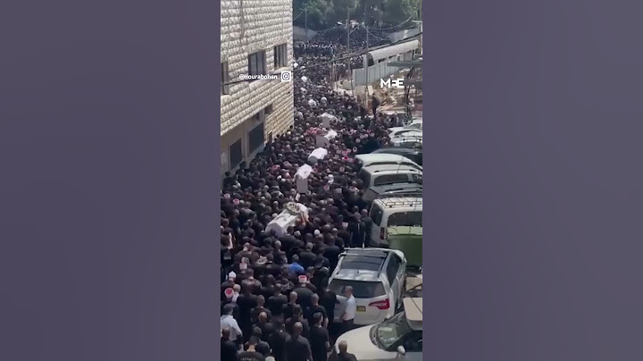 אנשי מג'דל שמס עוטפים את נפטריהם בתכריכים לבנים - מבלי לכסות אותם בדגל.