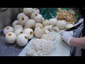 국내 유일한 배를 통으로 넣은 빵!? 1시간 완판 촉촉바삭 배빵 Making famous crispy pear bread - Korean street food