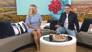 Stunning Dori Bauer On Café Puls Morgen Mini Skirt & Stunning Legs Morning Show Highlights