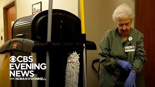 Inspiring 85-year-old hospital cleaner works her 