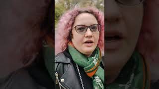 Запущенный парк, сельский магазин в стиле неоготика.