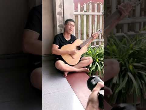 Trung Chuối Hát