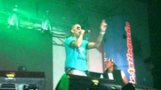 EN LAS NOCHES FRIAS  ÑENGO FLOW EN VIVO 2011