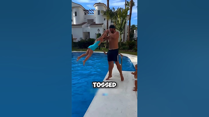 Baby Waits Her Turn… Dad’s Reaction Is Priceless! 👶🥹🔥