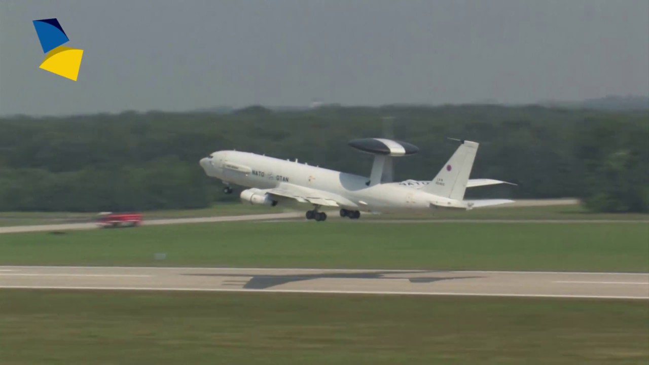 NAVO onderschept Russische bommenwerpers (archiefbeeld 12-09-2012)