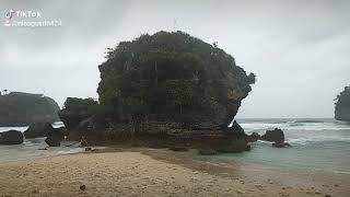 Pantai Watu Leter Malang