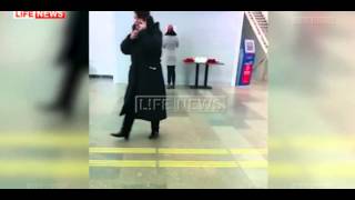 Люди начали приносить цветы в аэропорт Ростова-на-Дону(Люди начали приносить цветы в аэропорт Ростова-на-Дону. Жертвой авиакатастрофы стали 55 пассажиров и семеро..., 2016-03-19T08:47:52.000Z)