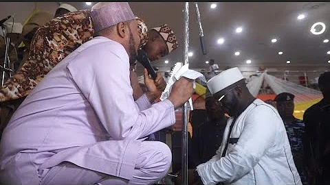 TOP ISLAMIC SINGER, SAOTY-AREWA SHOWS RESPECT TO ISLAMIC SCHOLAR, ALFA AUTHENTIC