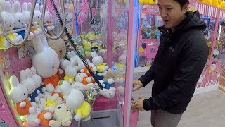 Claw Machine Arcade Game Addiction in Taipei, Taiwan