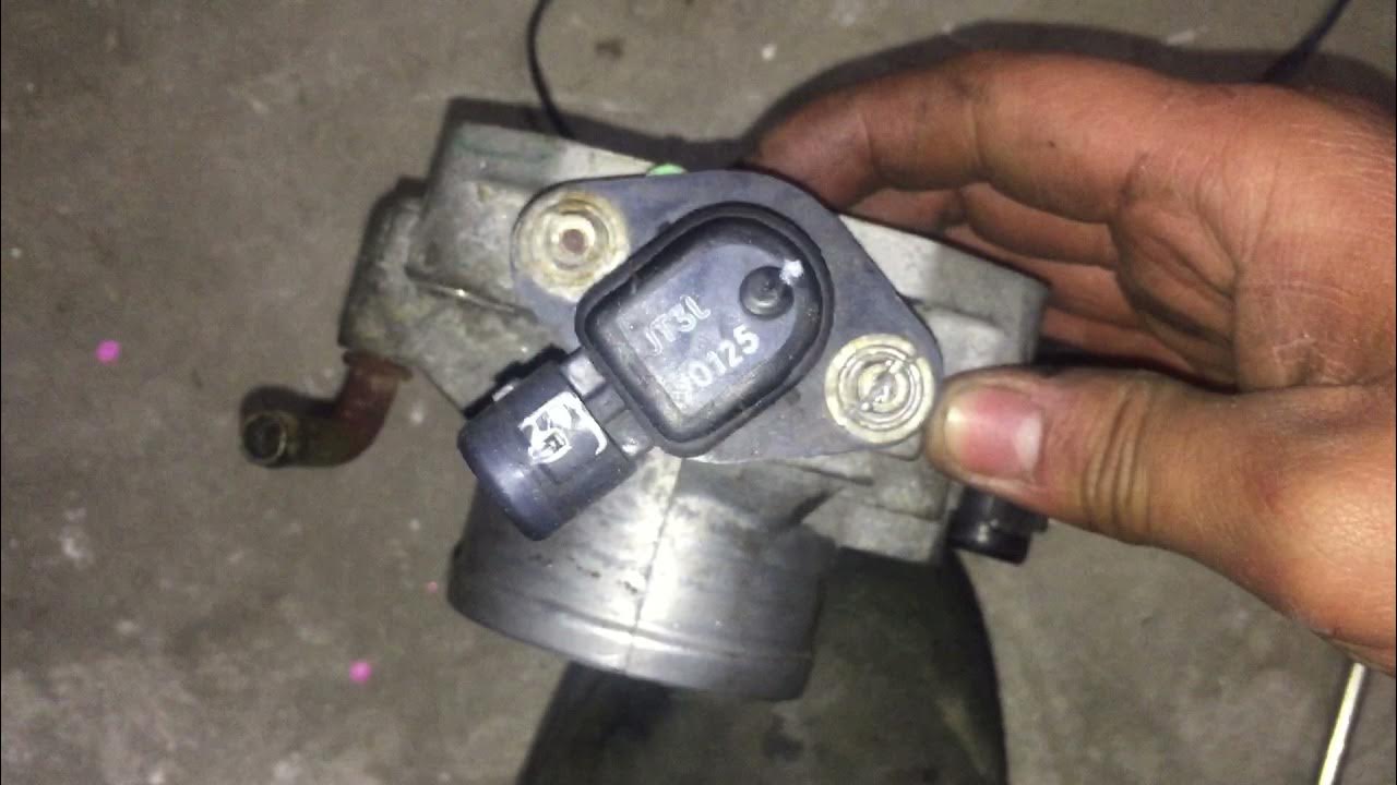 Honda TPS bolt removal - YouTube