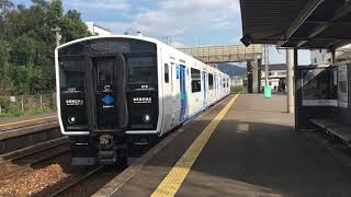 ＢＥＣ８１９系・ＤＥＮＣＨＡ　奥洞海駅を発車　ＪＲ九州　筑豊本線（若松線）　２０１７年１月１日