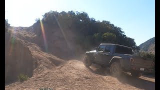 Jeep Gladiator Rubicon up steep hill.