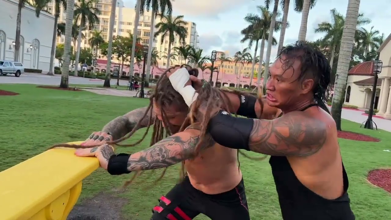 Чемпионат по рестлингу Бока-Ратон представляет: «Удержание засчитывается где угодно» в Бока-Ратон...